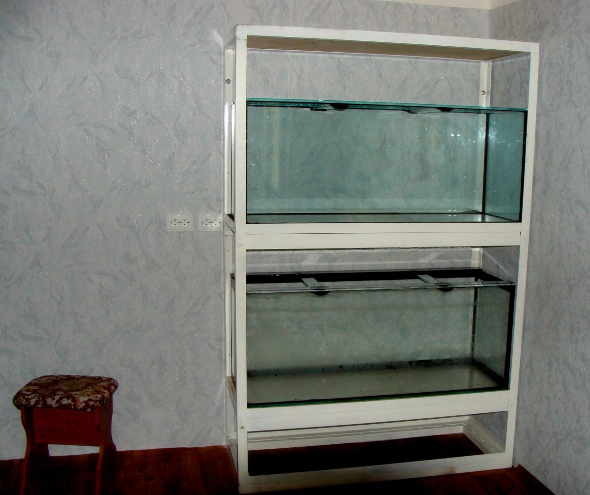 Стеллаж для аквариумной рыбки