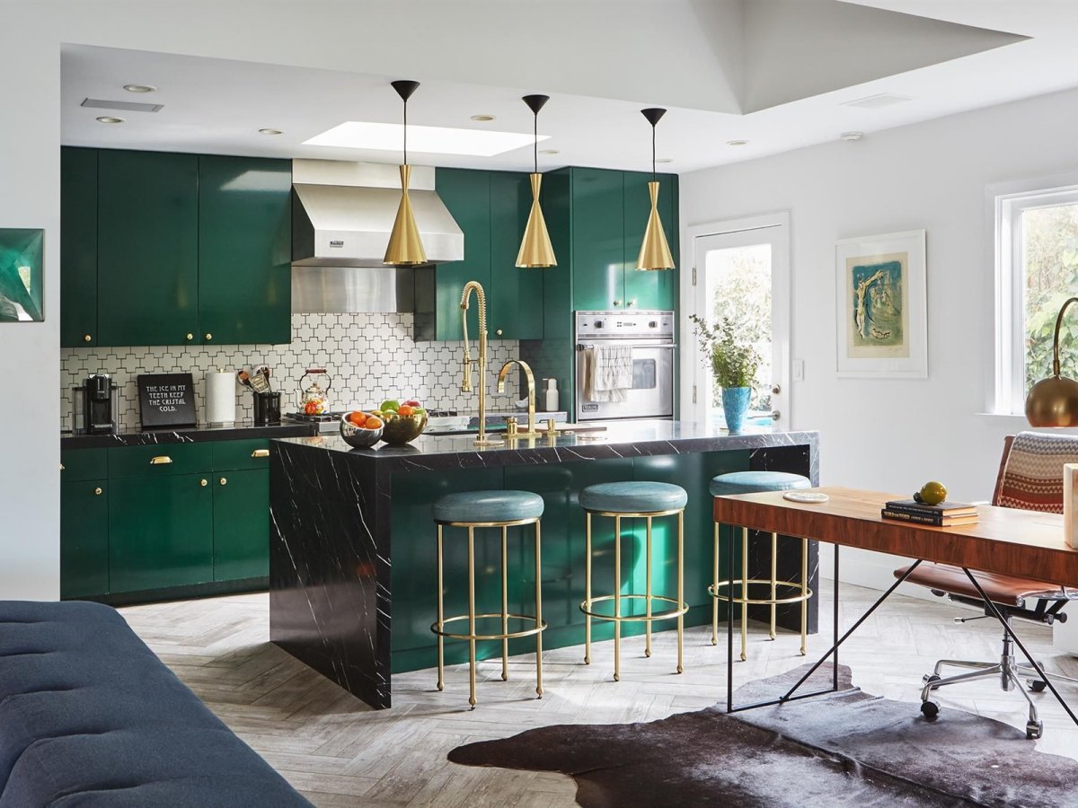 Бирюзовые стулья для кухни в интерьере