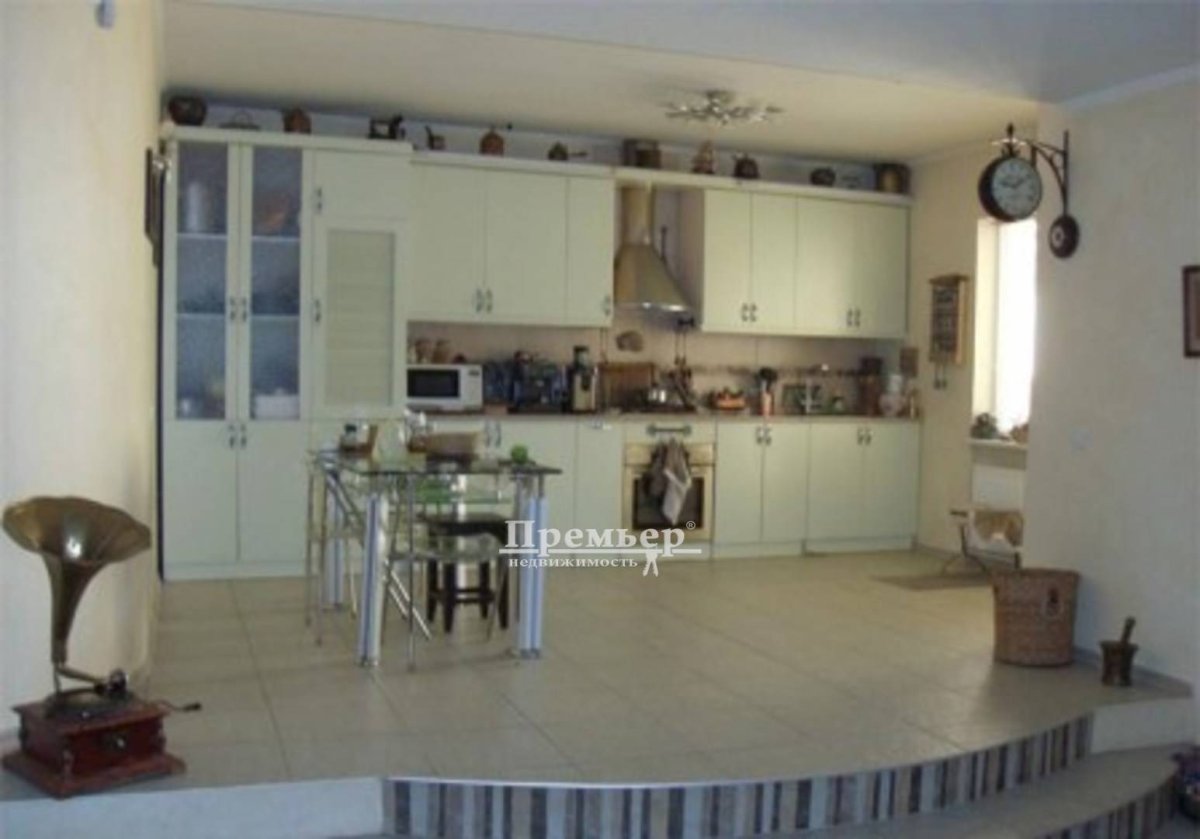 Подиум в студии под кухню