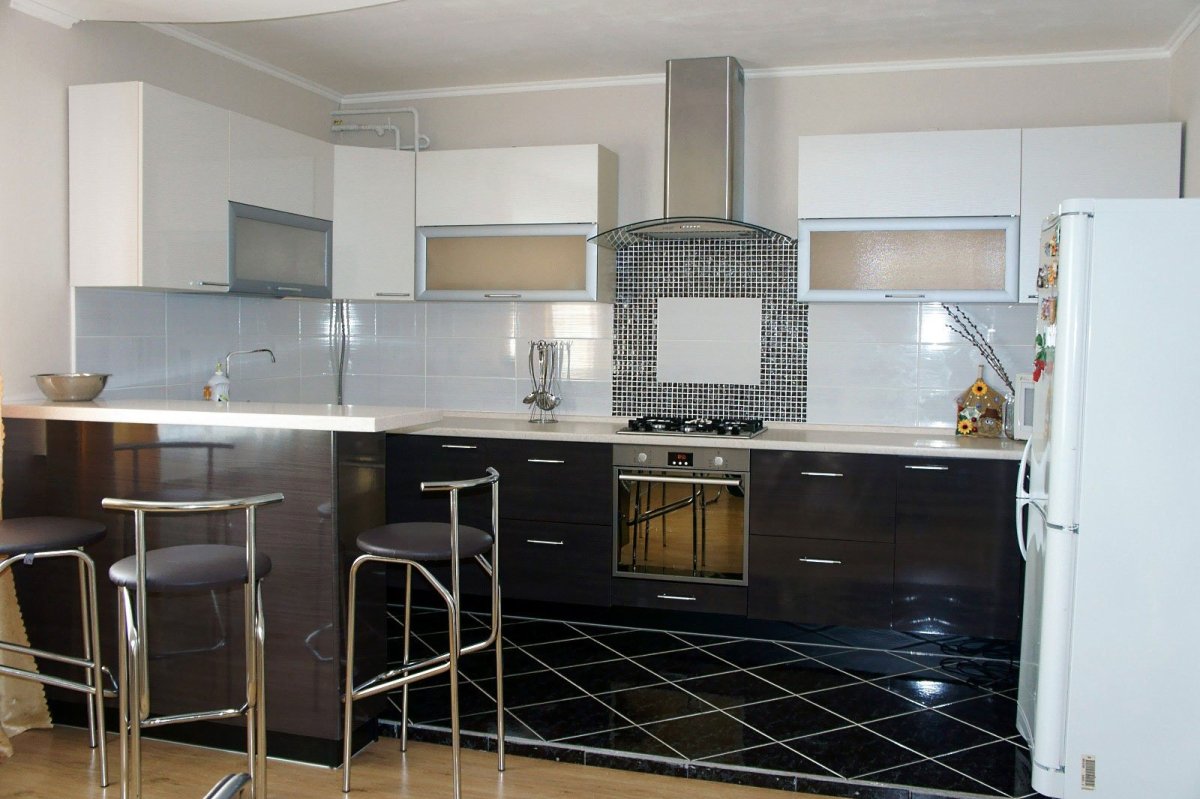 Кухонный гарнитур на подиуме