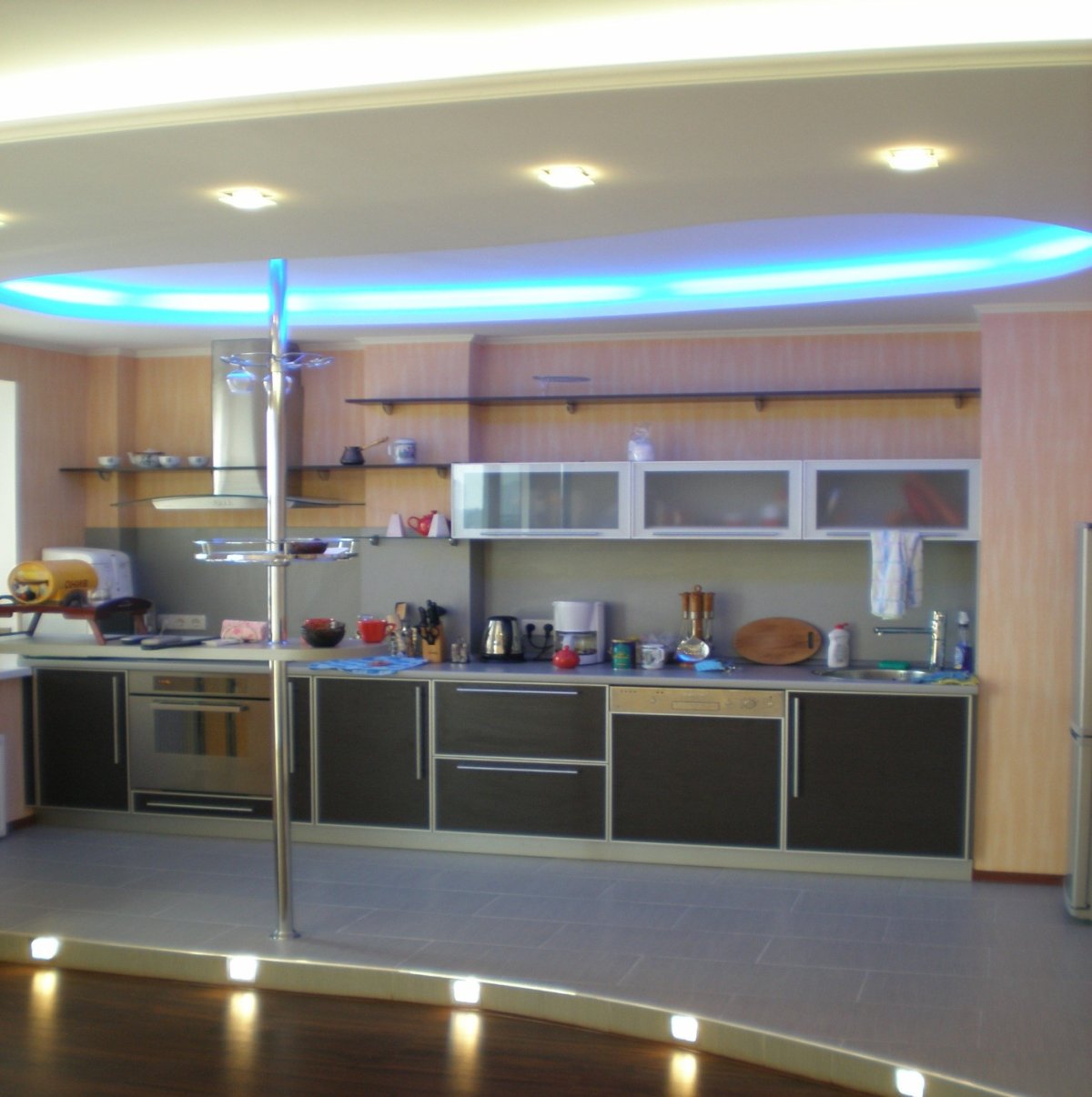 Кухня на подиуме