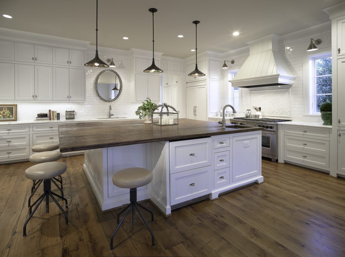 Кухня мрамор и дерево