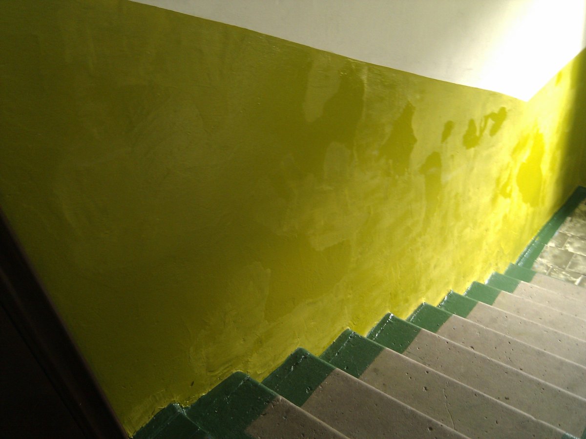 Покраска стен в подъезде