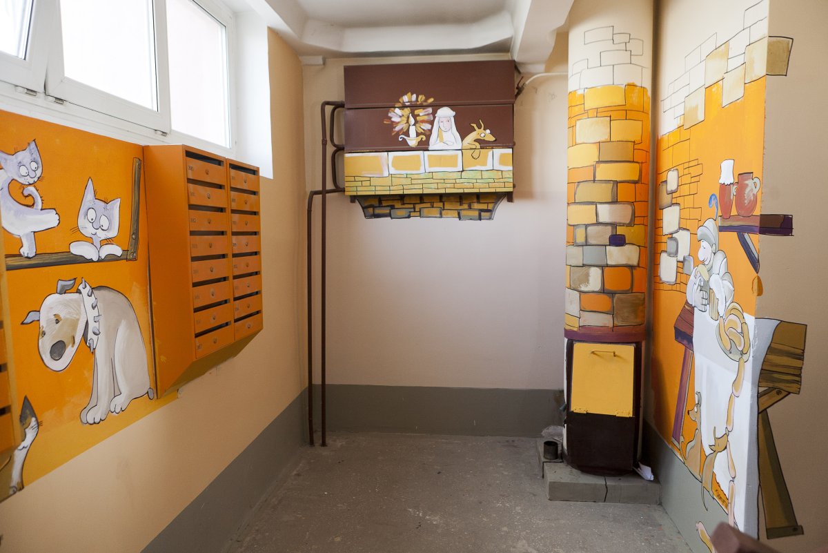 Оформление стен в подъезде