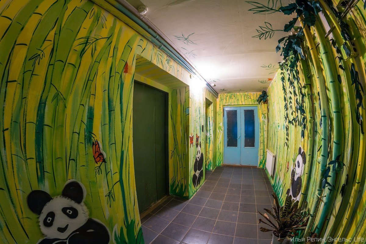 Разрисованный подъезд