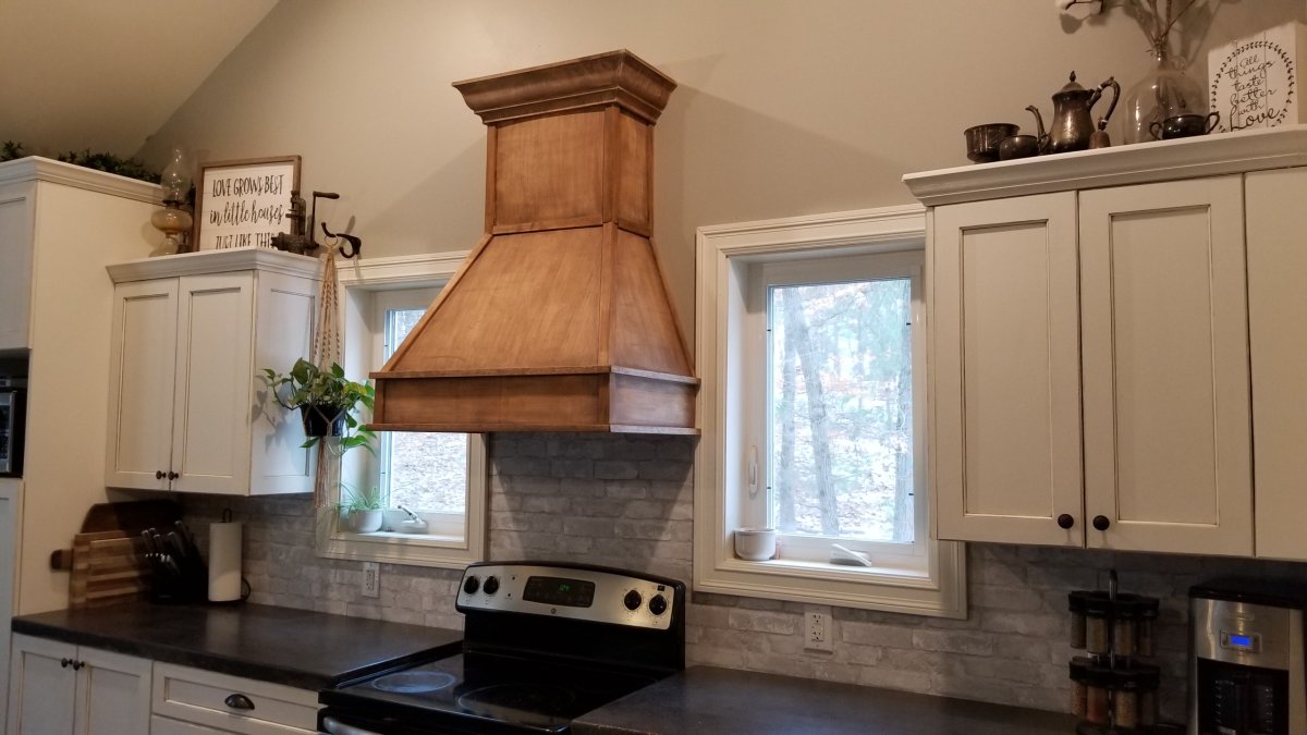 Вытяжка для кухни в деревянном доме