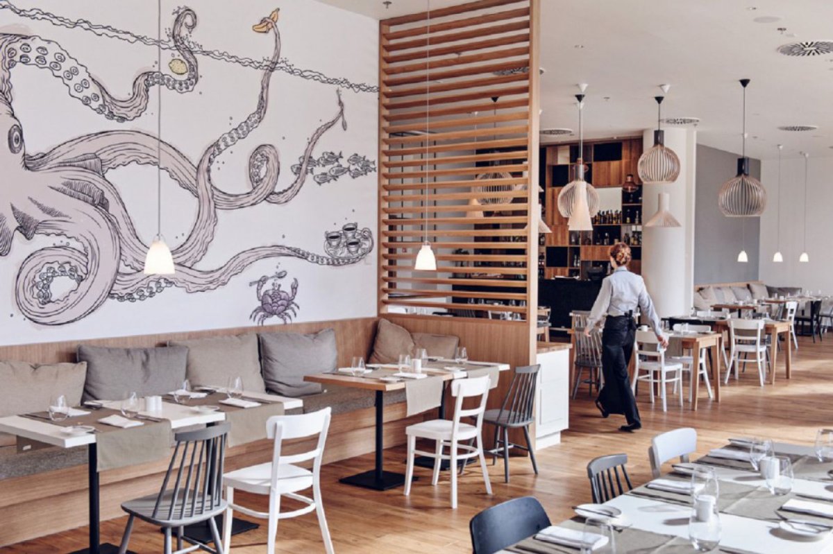 Декор стен в кофейне