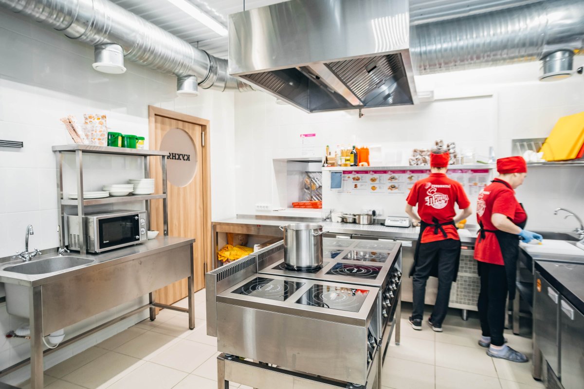 Кухня пиццерии