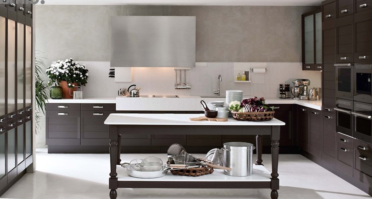 Кухонный гарнитур в коричневом цвете