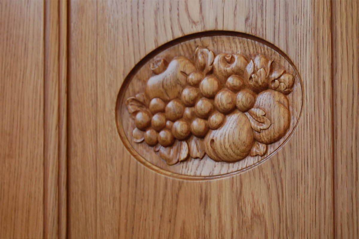 Кухонный гарнитур с резными фасадами