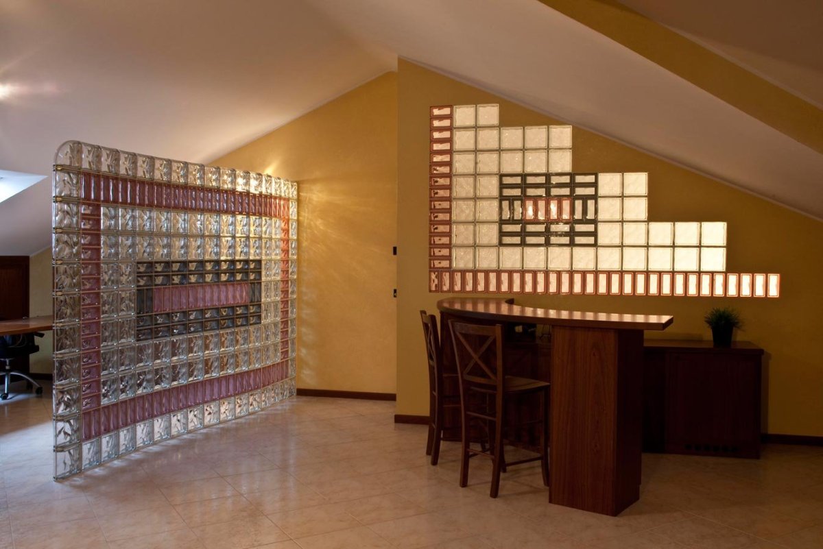 Стеклоблоки в интерьере спальни