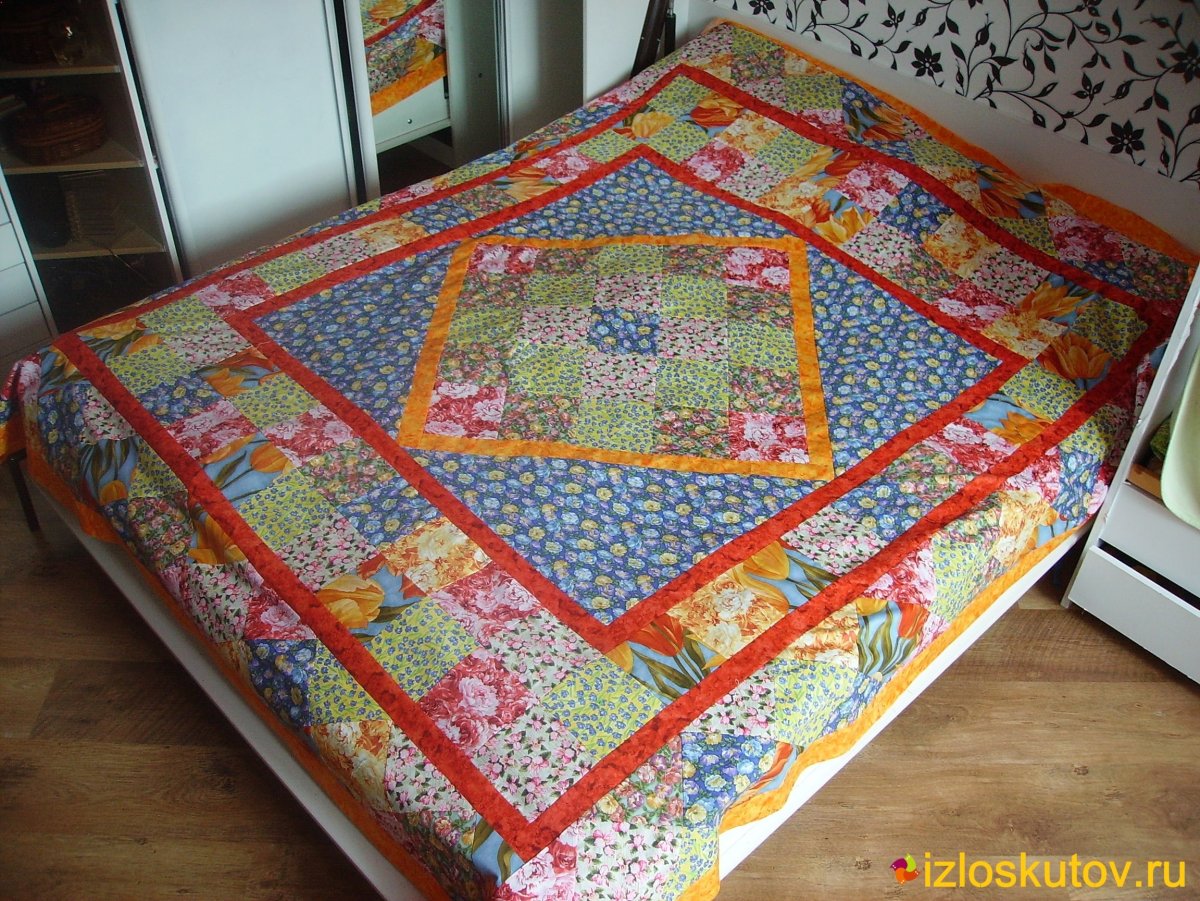 Лоскутное одеяло красное