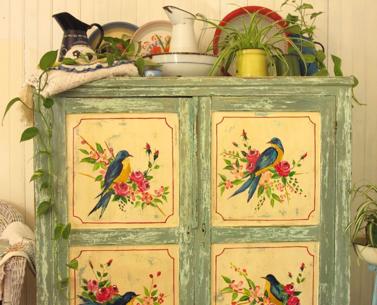 Роспись мебели акриловыми красками в стиле бохо