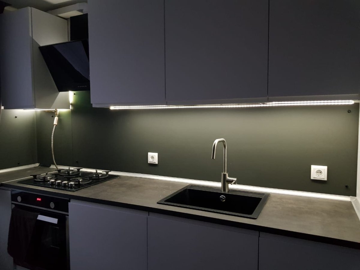 Кухонный фартук с подсветкой