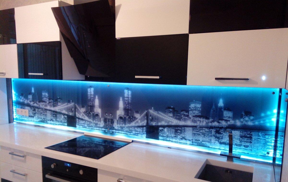 Стеклянный фартук для кухни