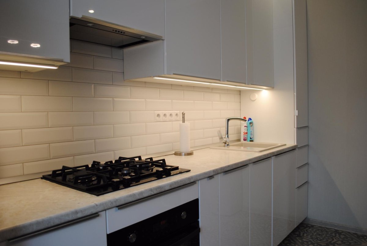 Кухонный фартук для черно белой кухни