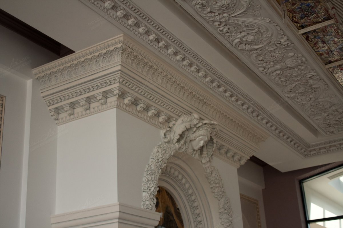 Лепнина на потолке с патиной