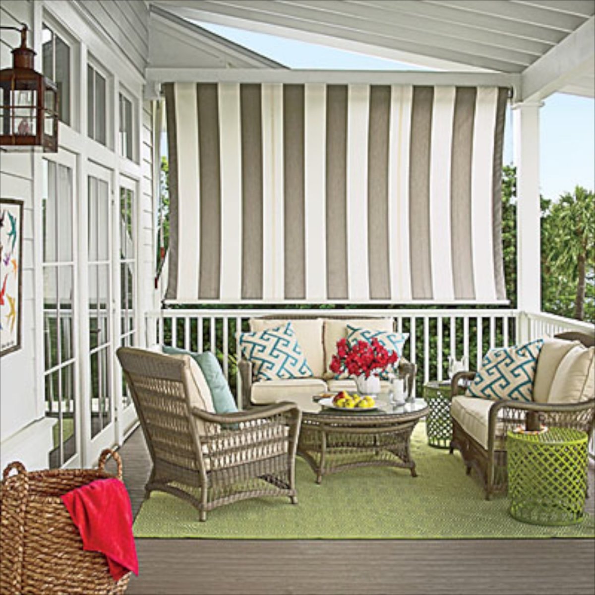 Терраса с деревянными рейками