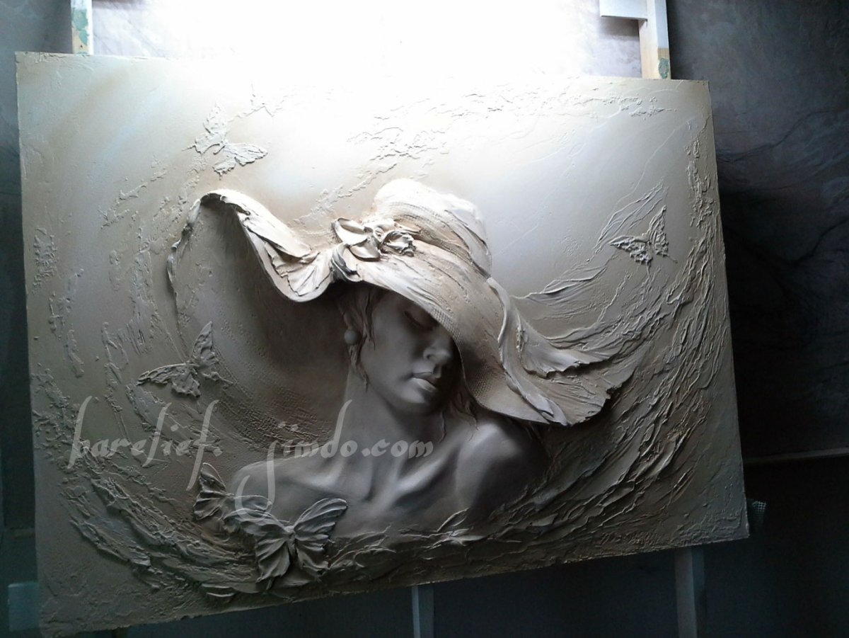 Александр Плющев барельеф