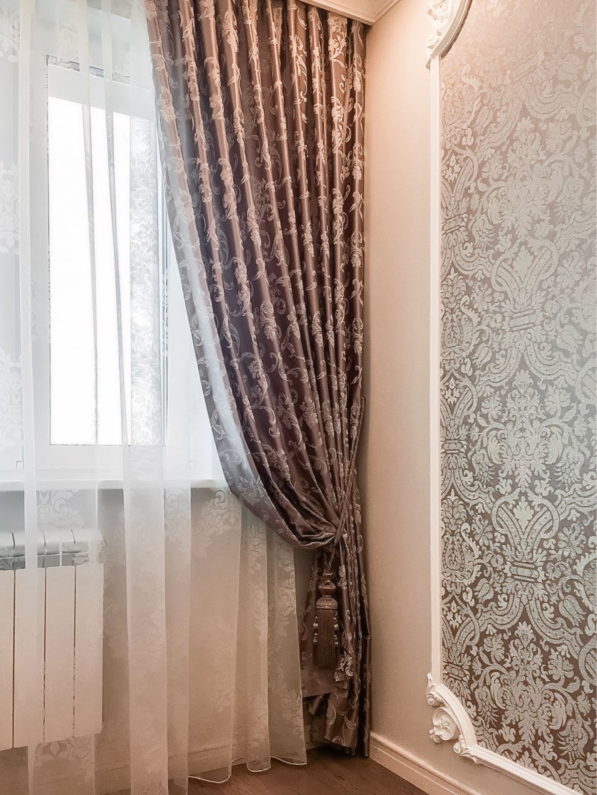 Шторы для гостиной с вензелями