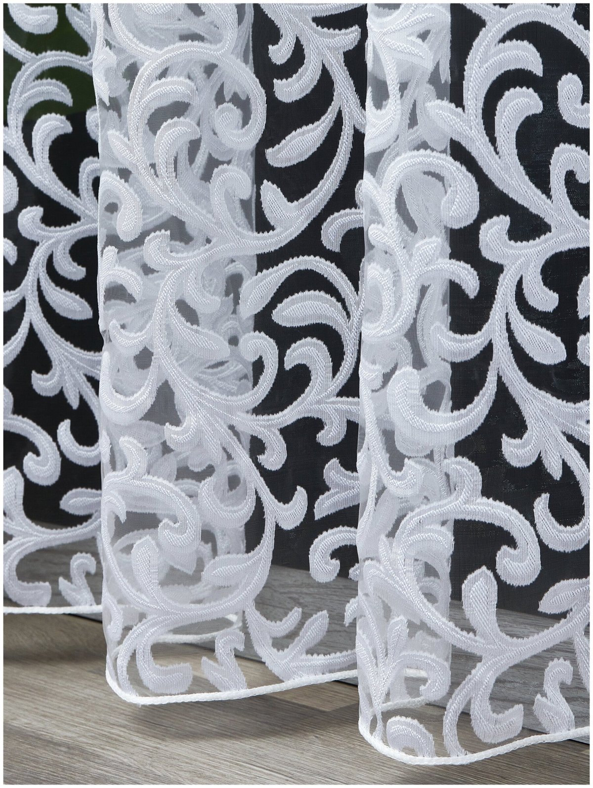 Тюль с вензелями