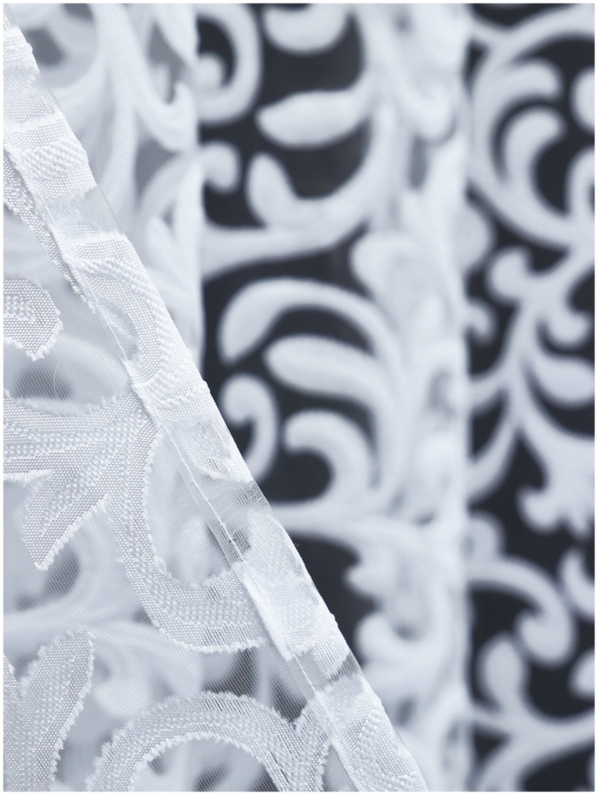 Тюль с вензелями по горизонтали