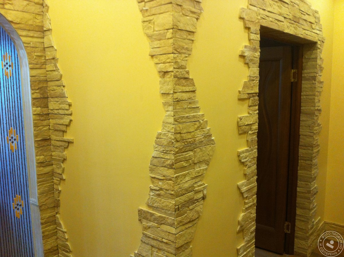 Отделка арки декоративным камнем в квартире