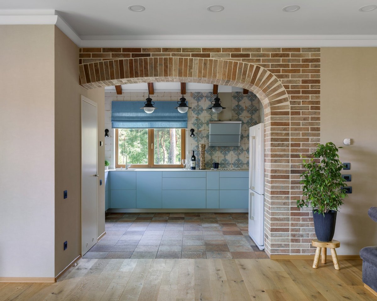 Декоративный камень вокруг арки