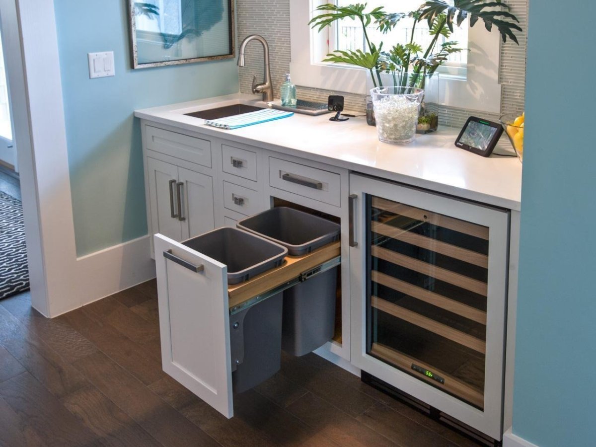 Встроенная кладовка на кухне