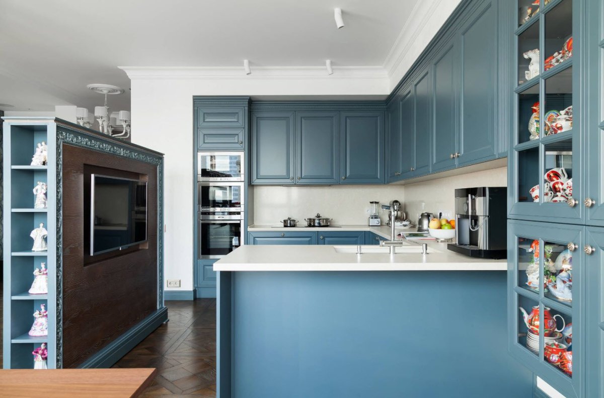 Встроенные полочки на кухне