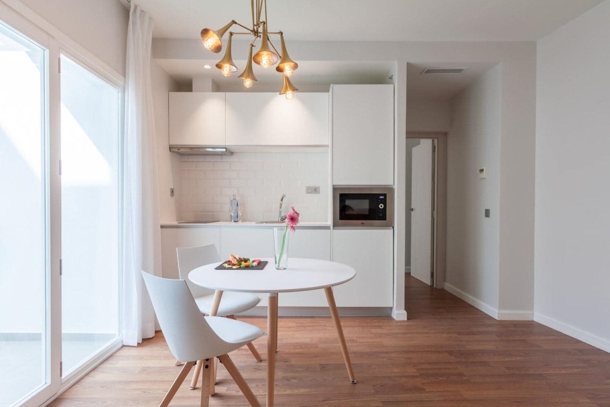 Интерьер кухни с нишей