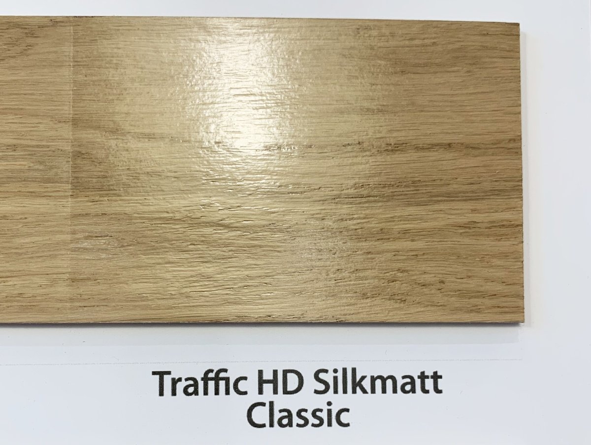 Лакировка паркета шпателем