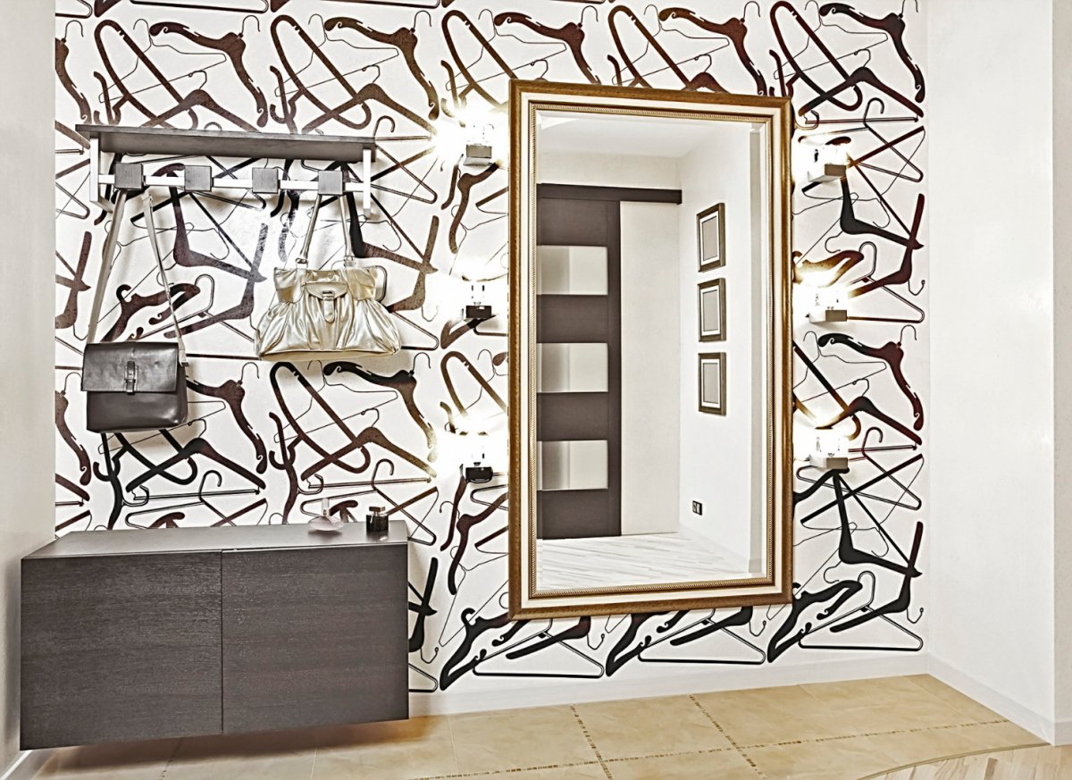 Стильные обои в прихожую