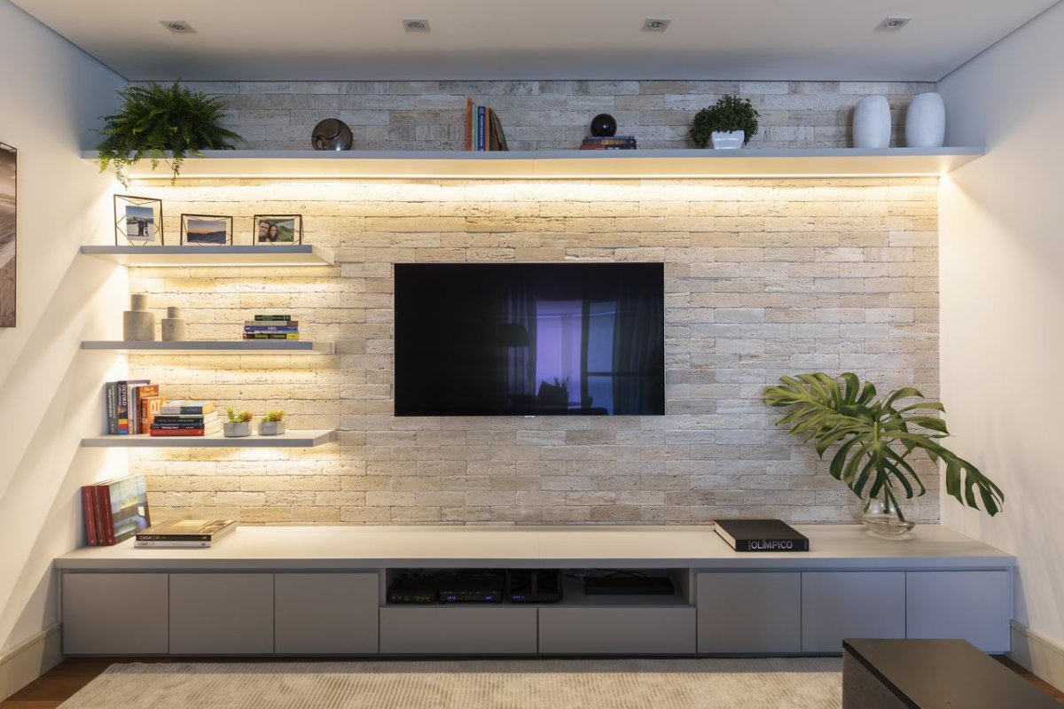 Тумба обшитая керамогранитом