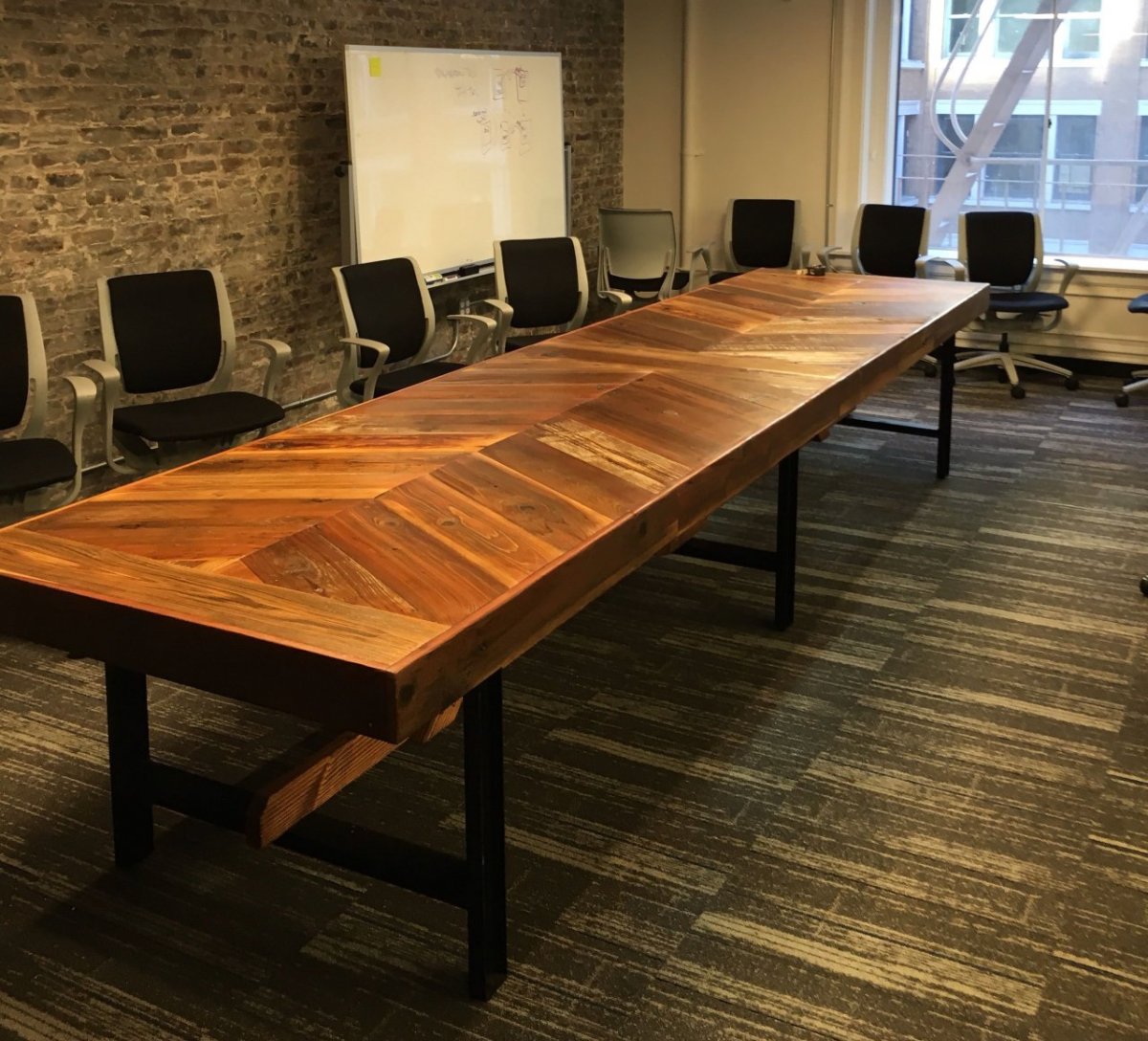 Дизайнерские столы из дерева