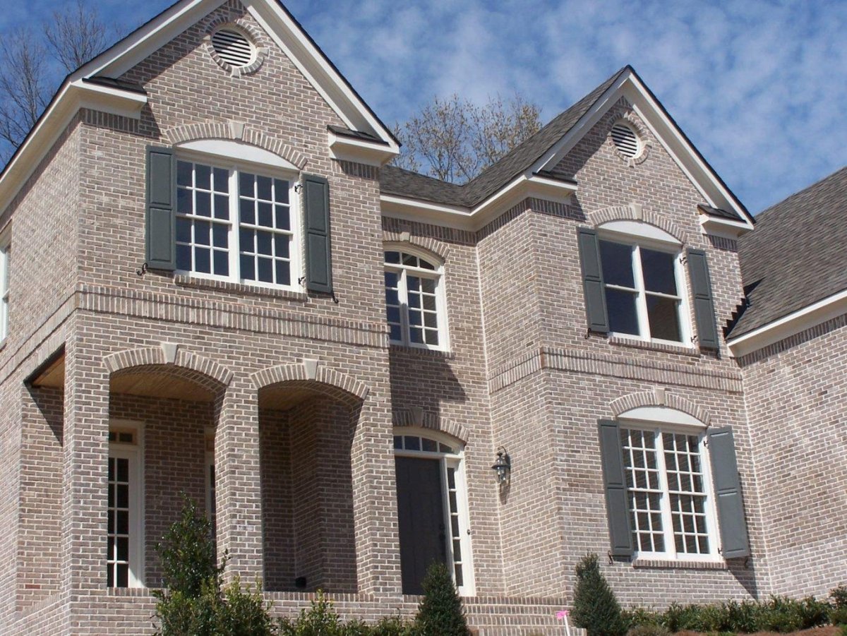 Окраска кирпичного фасада