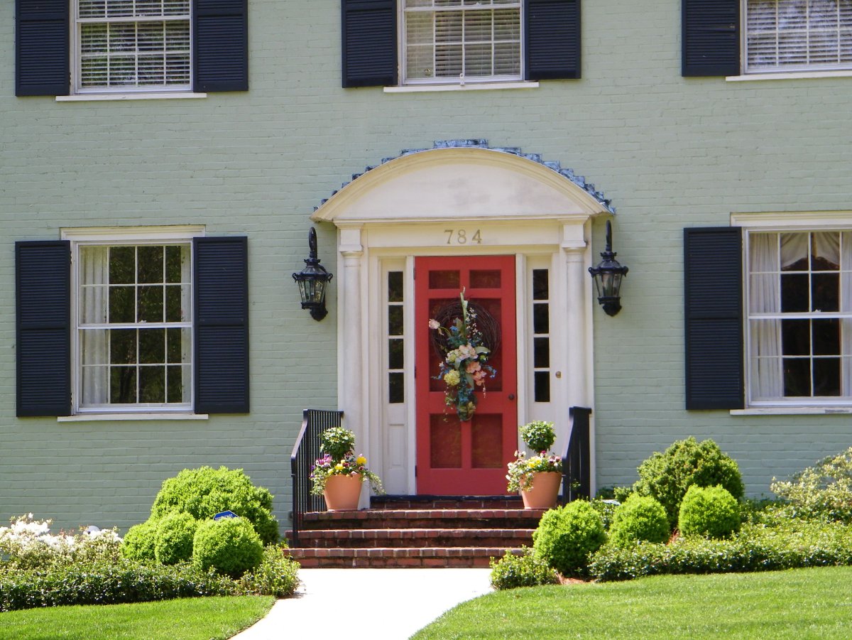 Фасад в скандинавском стиле серый