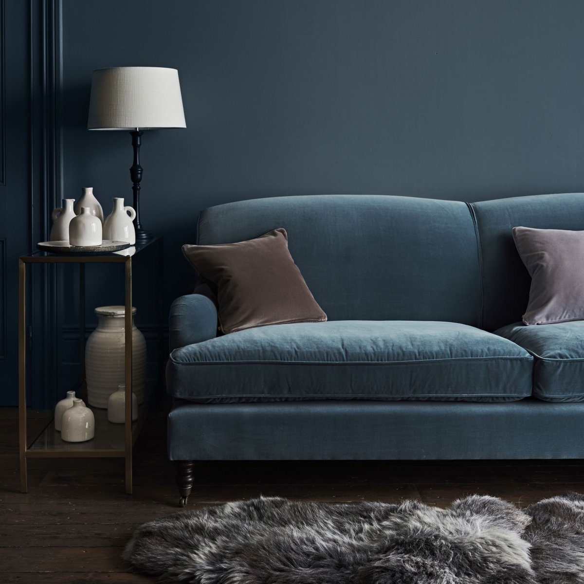 Диван цвета петроль в интерьере