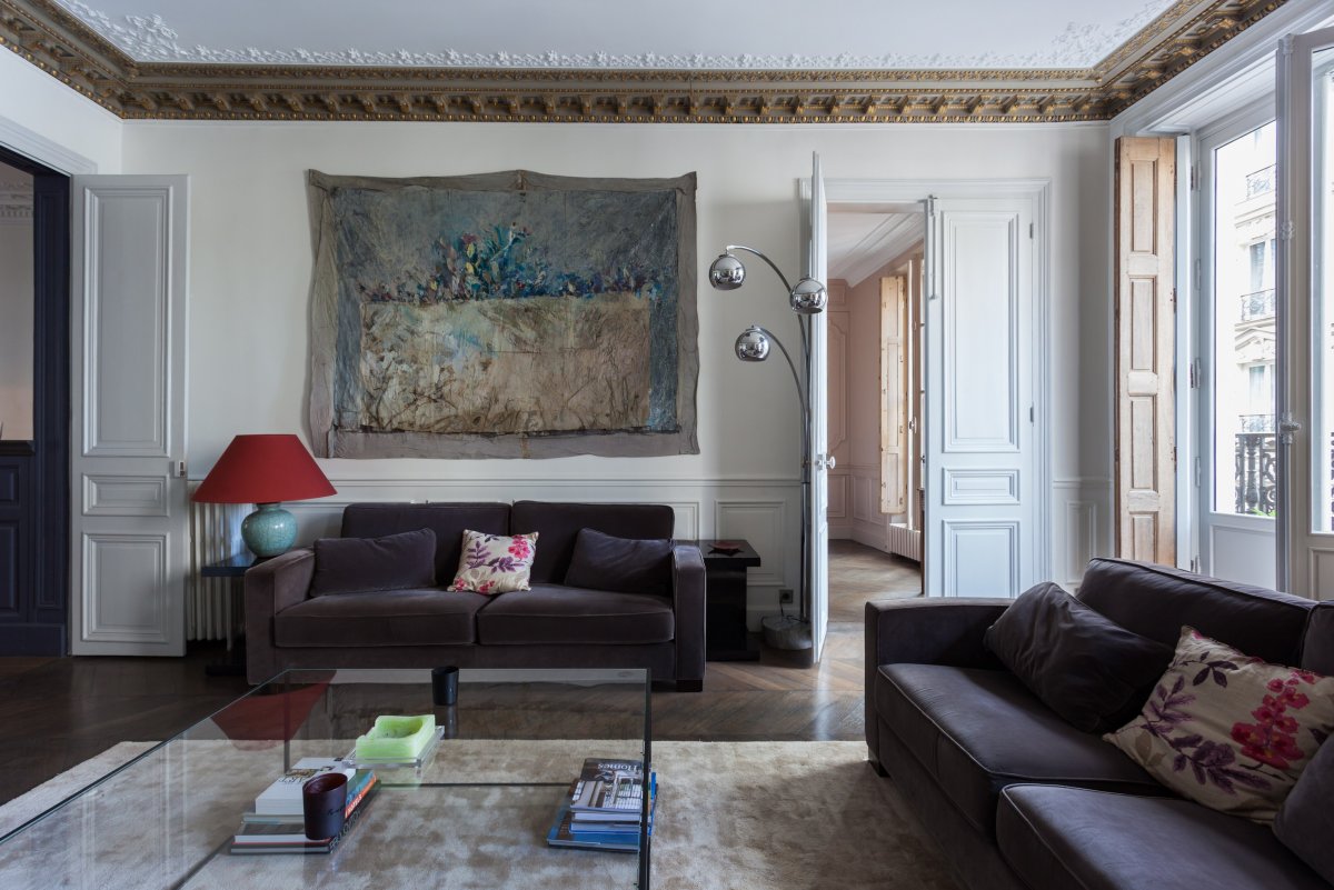 Молдинги на стенах с высокими потолками