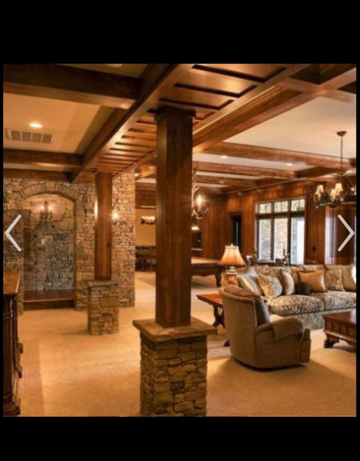 Колонна в гостиной