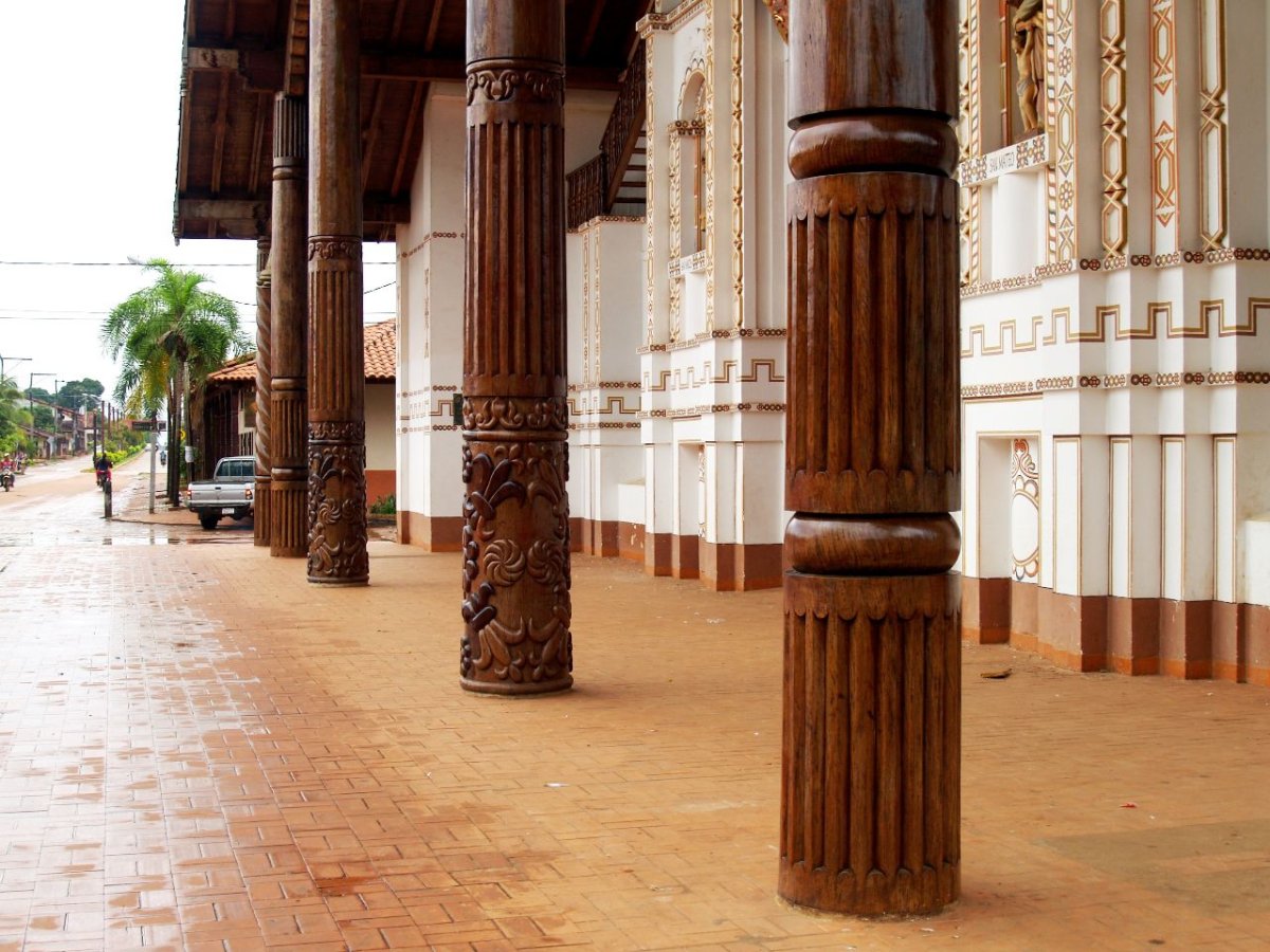 Деревянная колонна