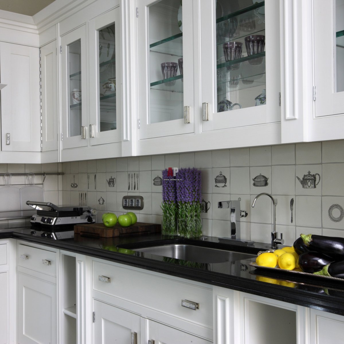 Белая кухня в интерьере
