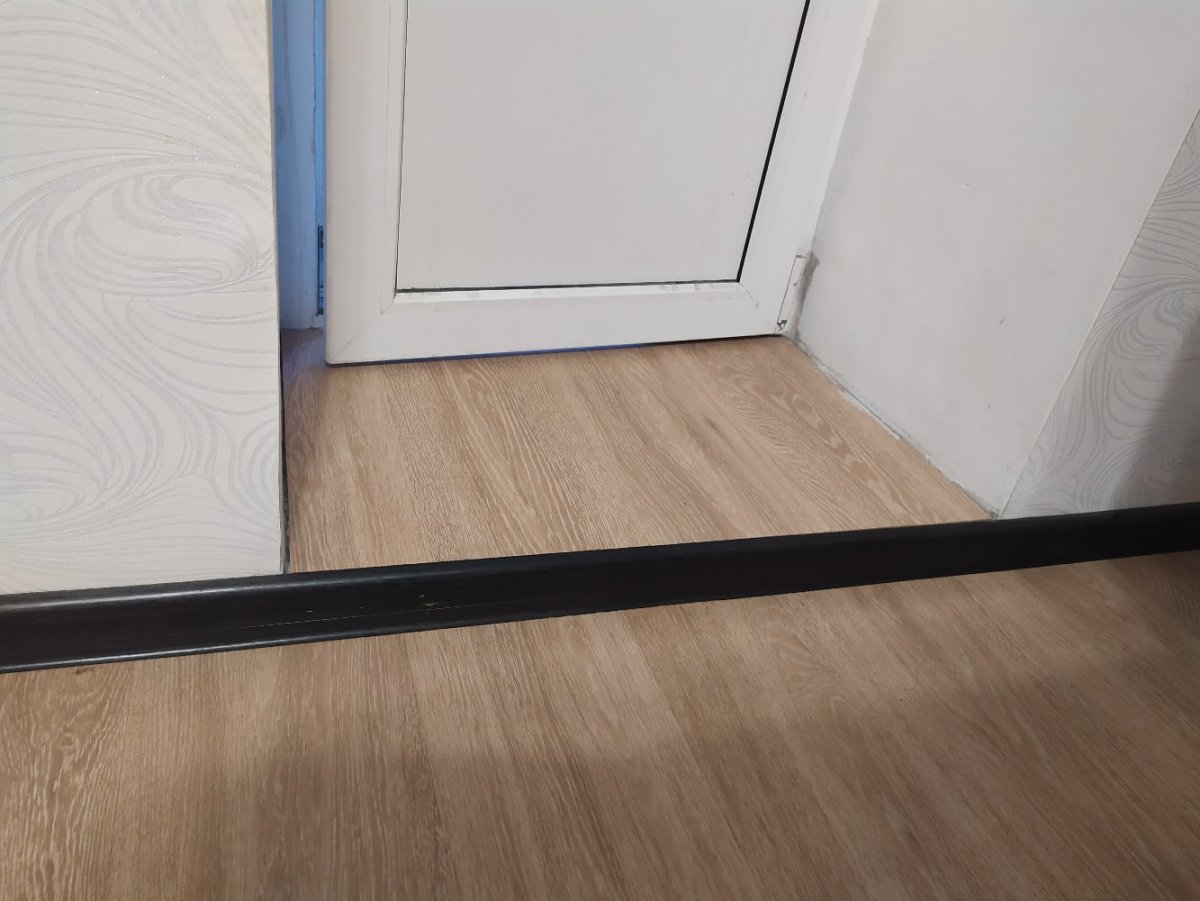 Плитка ПВХ Decoria Office Tile JW 061 венге Чад