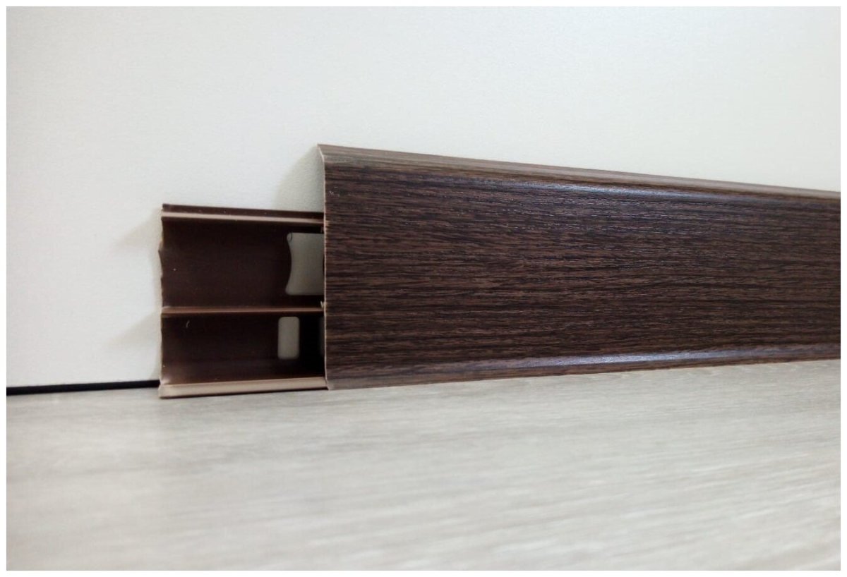 Плинтус комфорт идеал с к/к венге 2,5 м