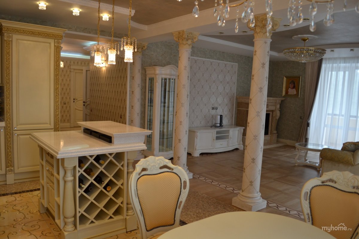 Стиль классика с колоннами кухня гостиная