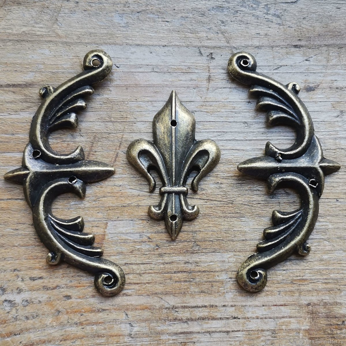 Уголок 30х30 усиленный золотой