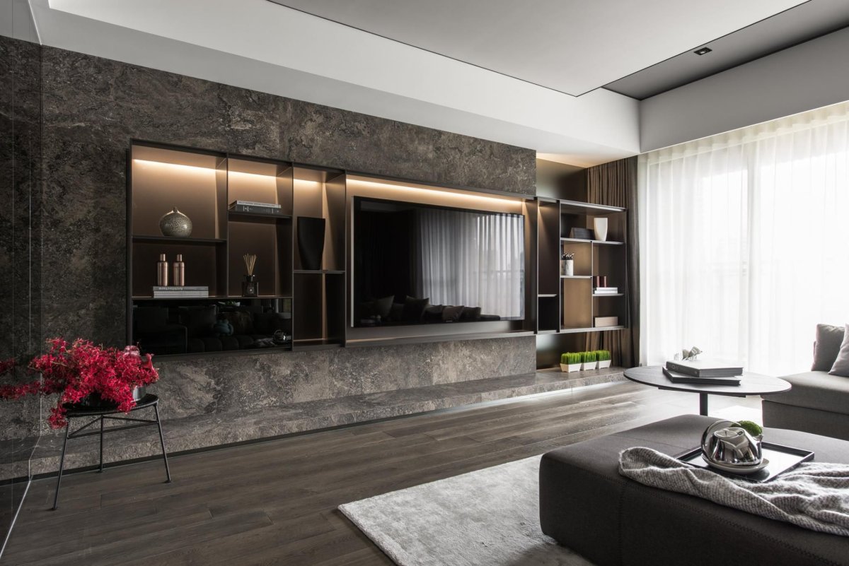 Мраморная стена в интерьере гостиной