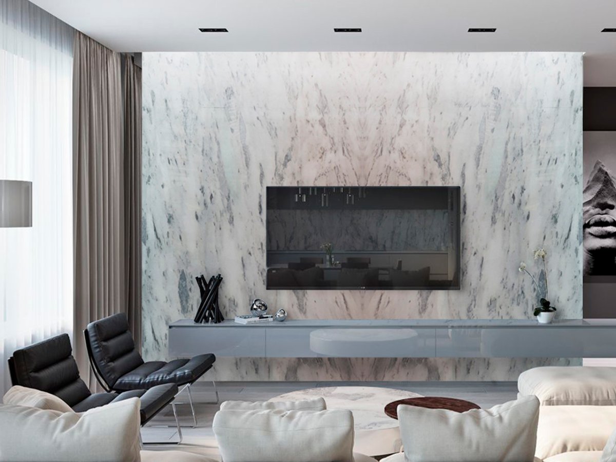 Плитка на стене в гостиной