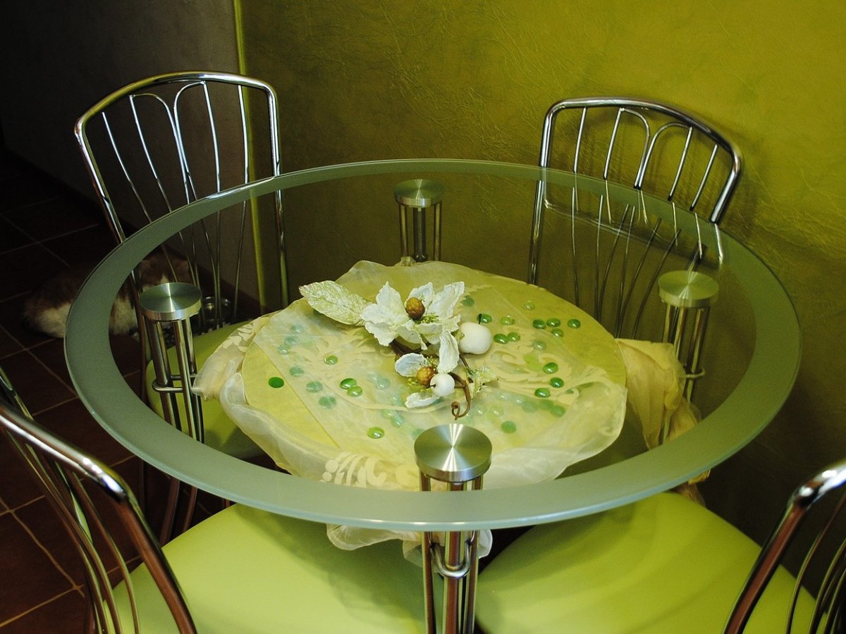 Круглые столы стеклянные для маленькой кухни