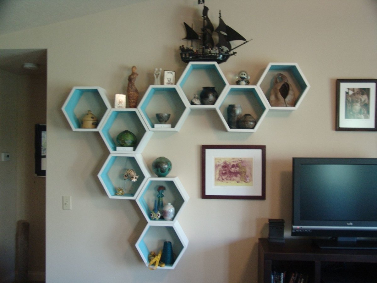 Стеллаж с необычными полками